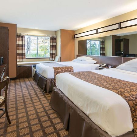 Microtel Inn And Suites Норт-Кантон Экстерьер фото