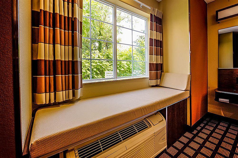Microtel Inn And Suites Норт-Кантон Экстерьер фото