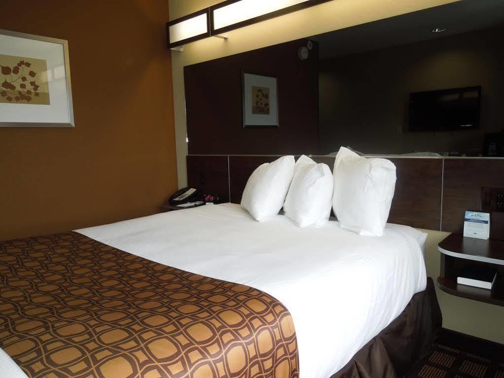Microtel Inn And Suites Норт-Кантон Экстерьер фото